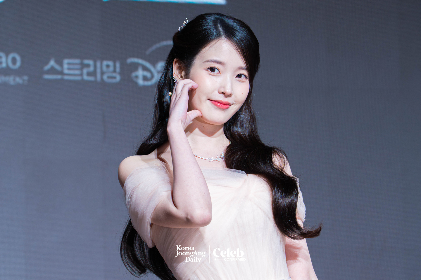 Singer and actor IU poses for photos during a press conference for the MBC series “Perfect Crown″ at the Josun Palace Hotel in Gangnam District, southern Seoul, on April 6. [DANIELA GONZALEZ PEREZ]
