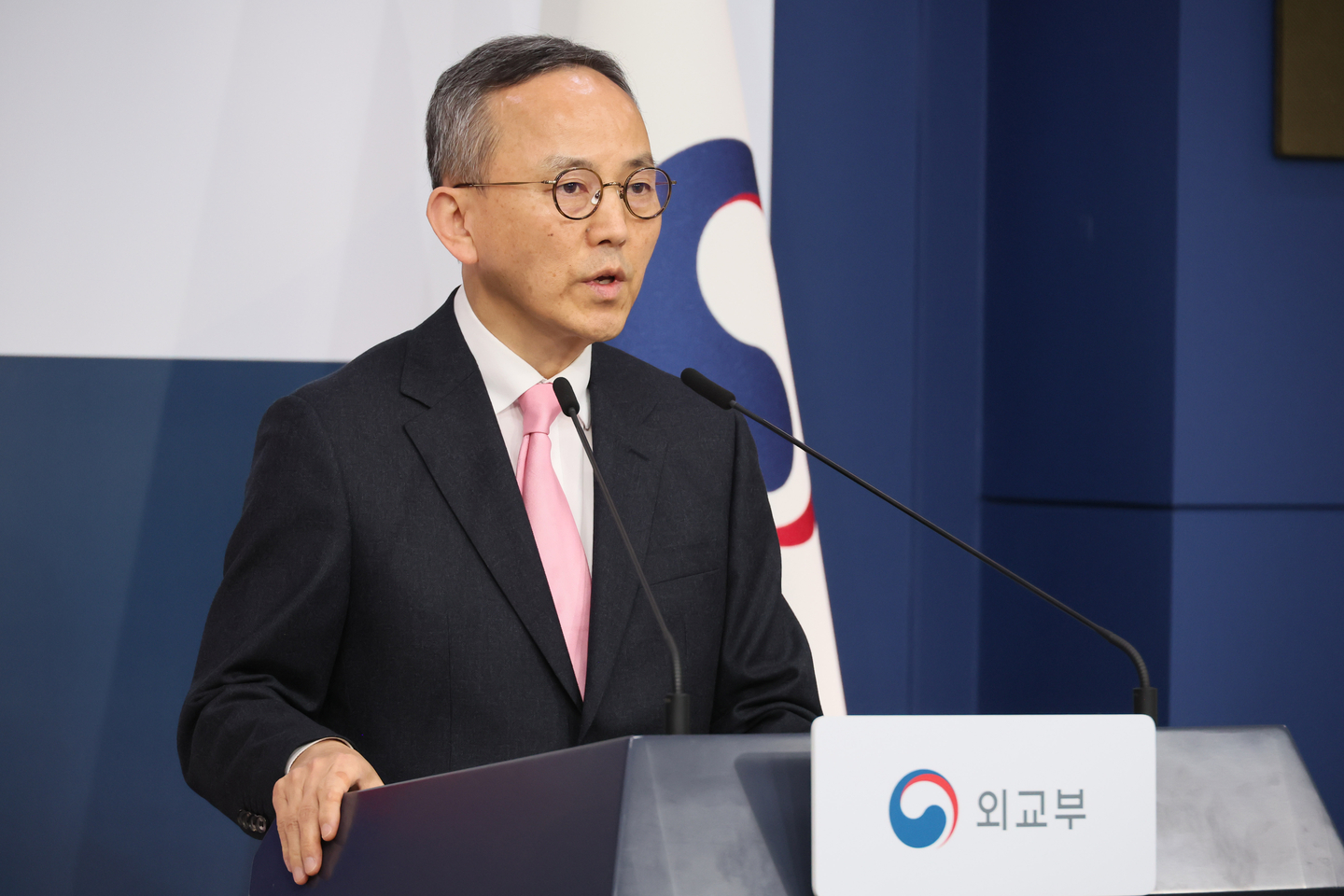 Park Il, spokesperson for the Ministry of Foreign Affairs, speaks during a regular press briefing at the government complex in Jongno District, central Seoul on April 7. [YONHAP] 