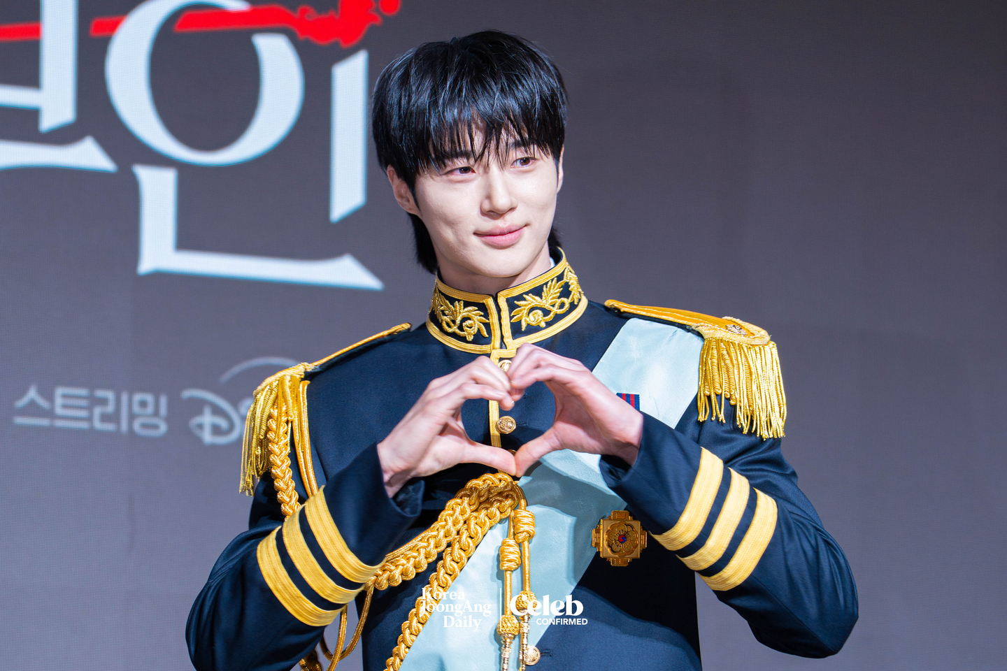 Actor Byeon Woo-seok poses for photos during a press conference for the MBC series “Perfect Crown″ at the Josun Palace Hotel in Gangnam District, southern Seoul, on April 6. [DANIELA GONZALEZ PEREZ]