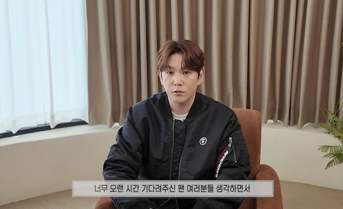Singer Kangin speaks in a self-interview formatted YouTube video. [SCREEN CAPTURE]