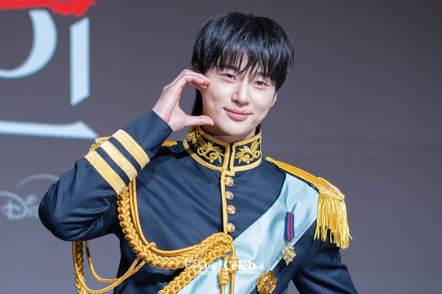 Actor Byeon Woo-seok poses for photos during a press conference for the MBC series “Perfect Crown″ at the Josun Palace Hotel in Gangnam District, southern Seoul, on April 6. [DANIELA GONZALEZ PEREZ]