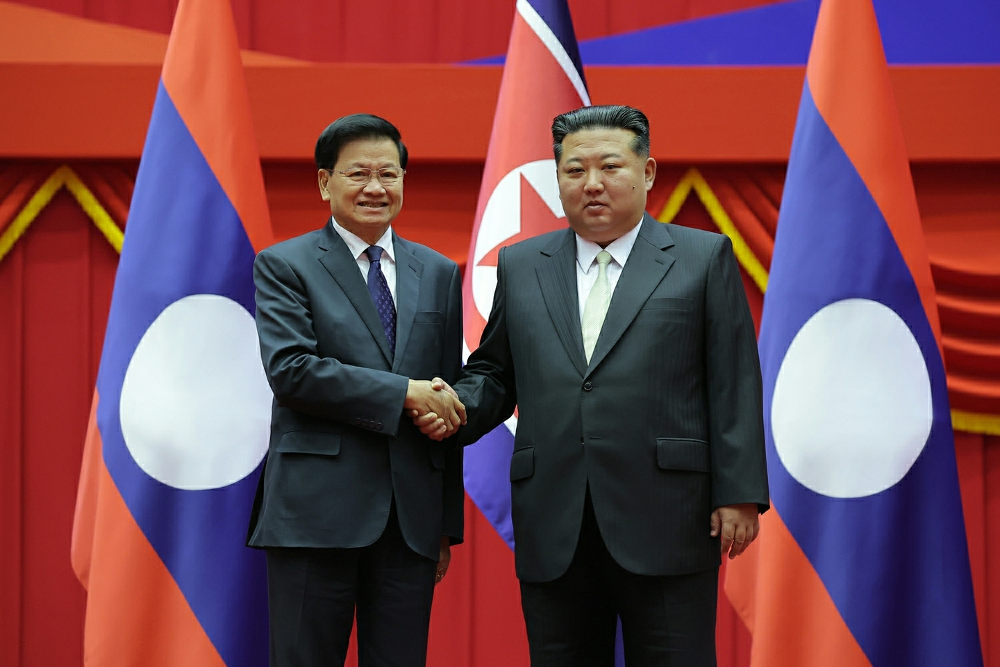In this photo released by the Korean Central News Agency on Oct. 8, 2025, North Korean leader Kim Jong-un, right, shakes hands with Lao President Thongloun Sisoulith in Pyongyang the previous day during the Lao leader's visit to the North to attend celebrations marking the 80th anniversary of the founding of the North's ruling Workers' Party. [YONHAP]