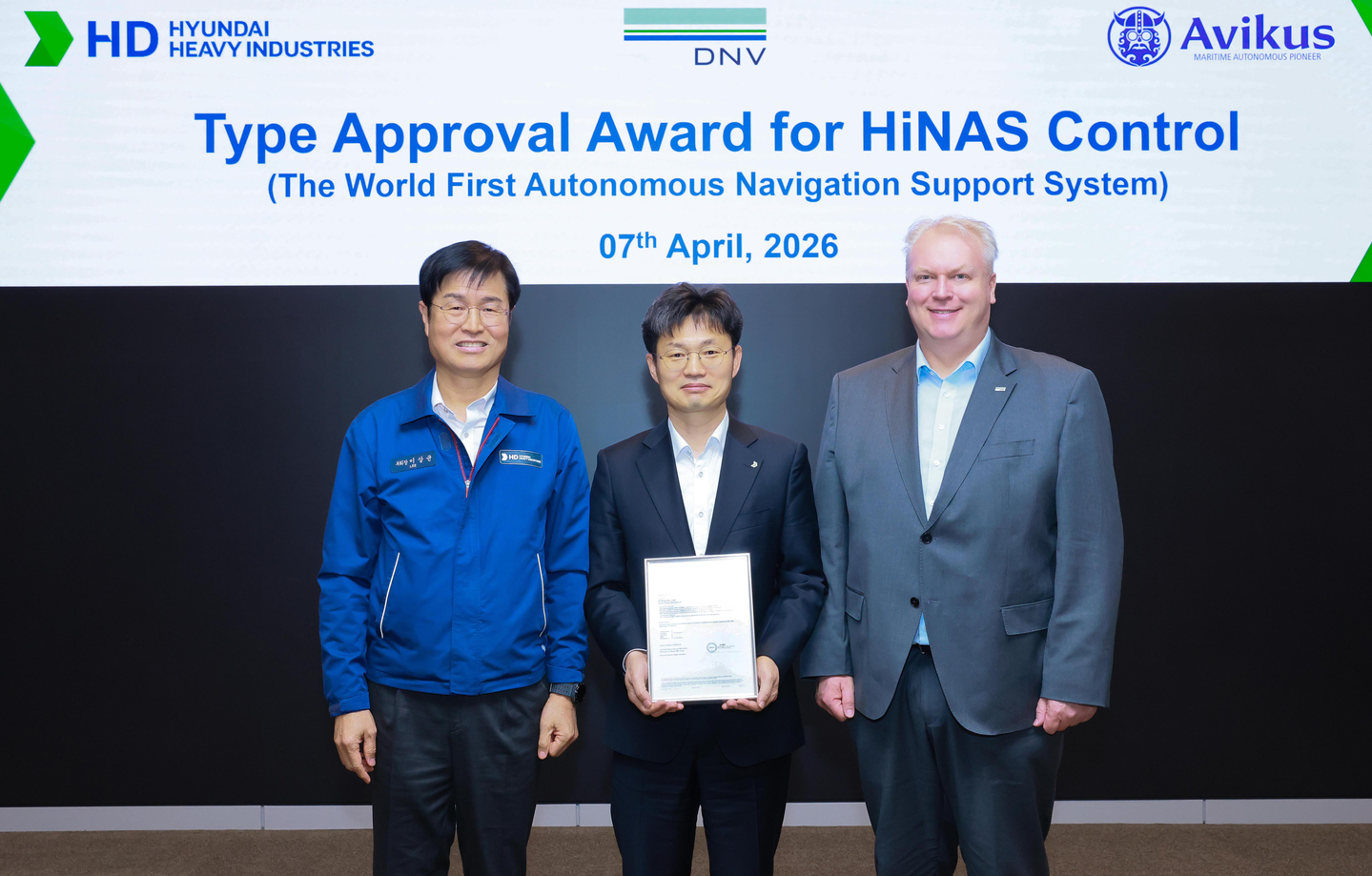HD Hyundai Heavy Industries Vice Chairman Lee Sang-kyun, left, Avikus CEO Lim Do-hyeong, center, and regional manager for Korea and Japan at DNV, Vidar Dolonen, pose for a photo. [HD HYUNDAI]