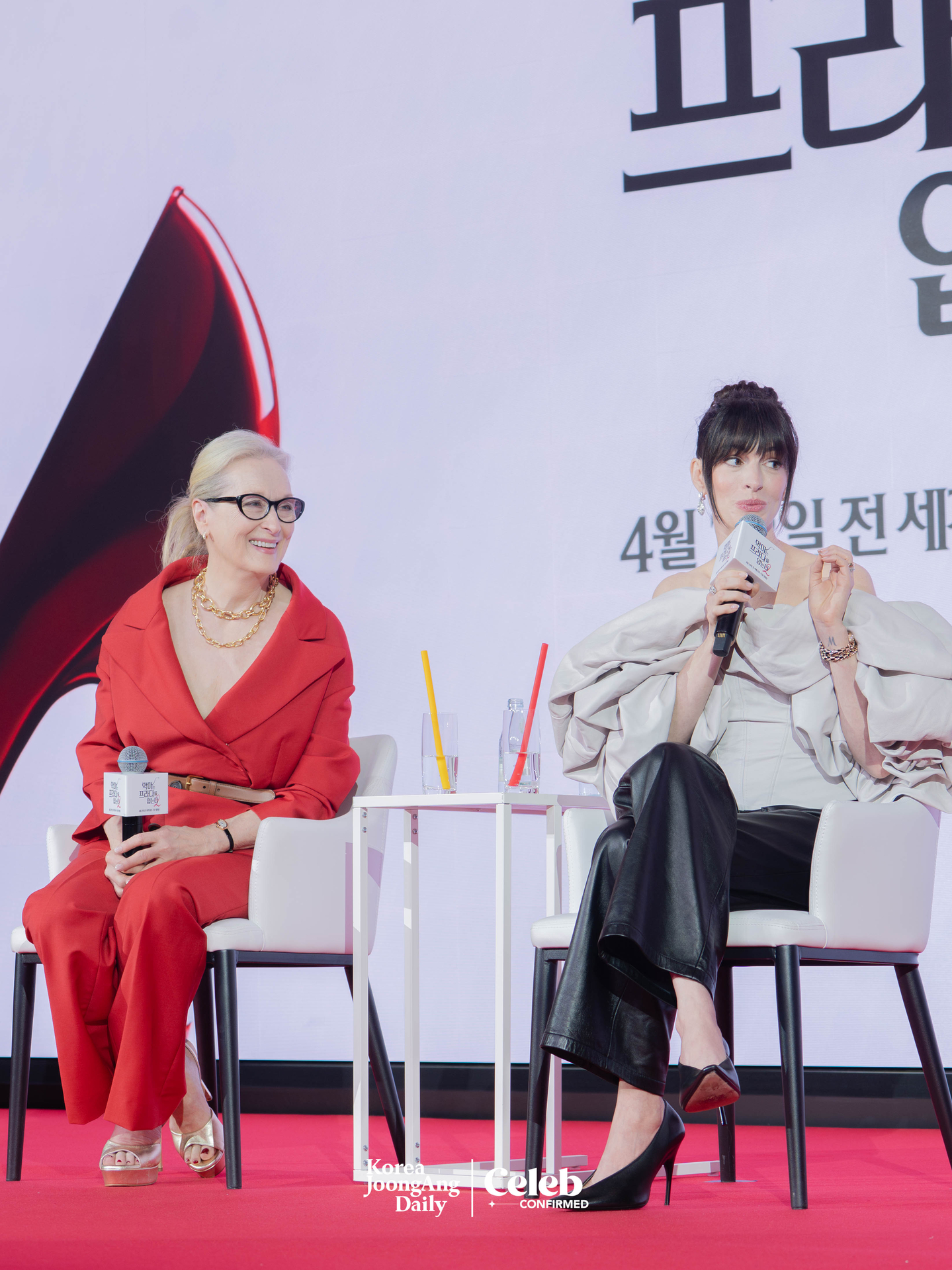 Actors Meryl Streep and Anne Hathaway answer questions during a press conference for the upcoming film “The Devil Wears Prada 2” at the Four Seasons Hotel Seoul in Jongno District, central Seoul, on April 8. [DANIELA GONZALEZ PEREZ] 