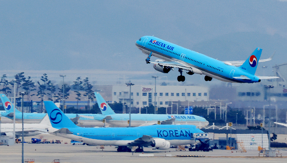 Korean Air planes are seen at Incheon International Airport on April 1. [NEWS1] 
