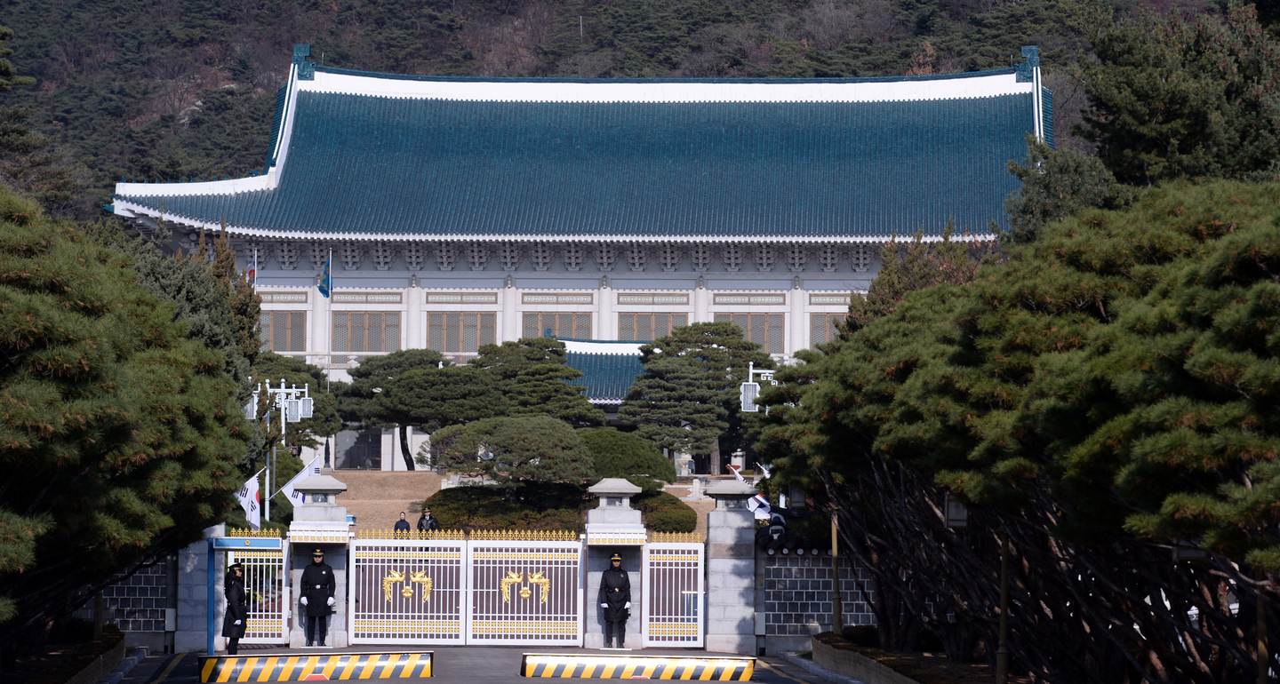 The main gate of the Blue House [JOINT PRESS CORPS]