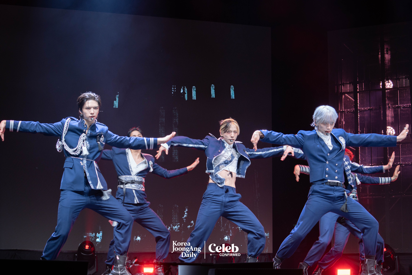 Boy band Ampers&One performs the lead track “God” during a showcase for the release of its fourth EP, “Definition,” at Nodeul Island Live House in central Seoul on April 8. [DANIELA GONZALEZ PEREZ]