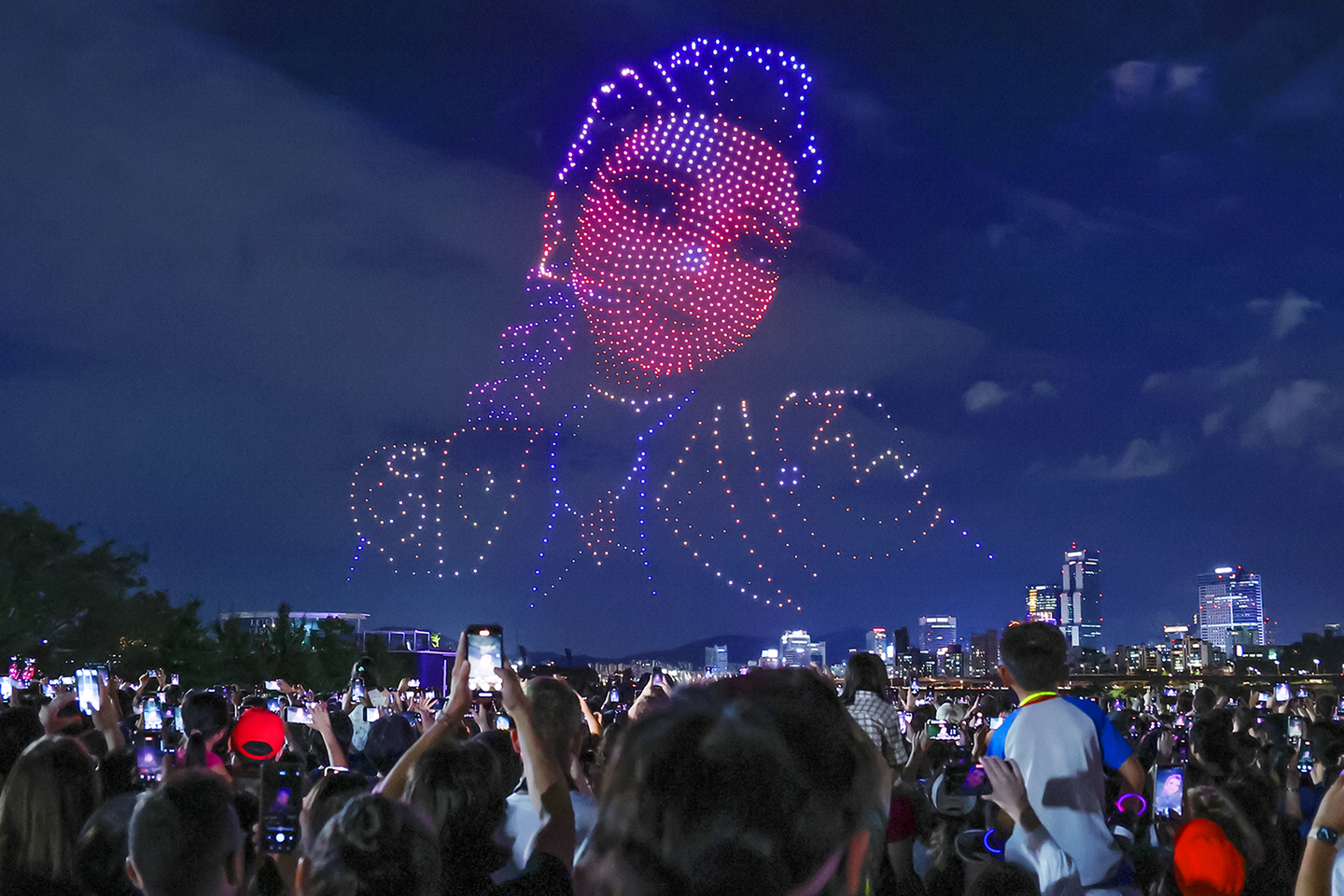 More than 1,200 drones form characters from “KPop Demon Hunters” (2025) during the 2025 Han River Light Show (drone light show) at Ttukseom Hangang Park in Gwangjin District, eastern Seoul, on Sept. 7, 2025. [NEWS1]