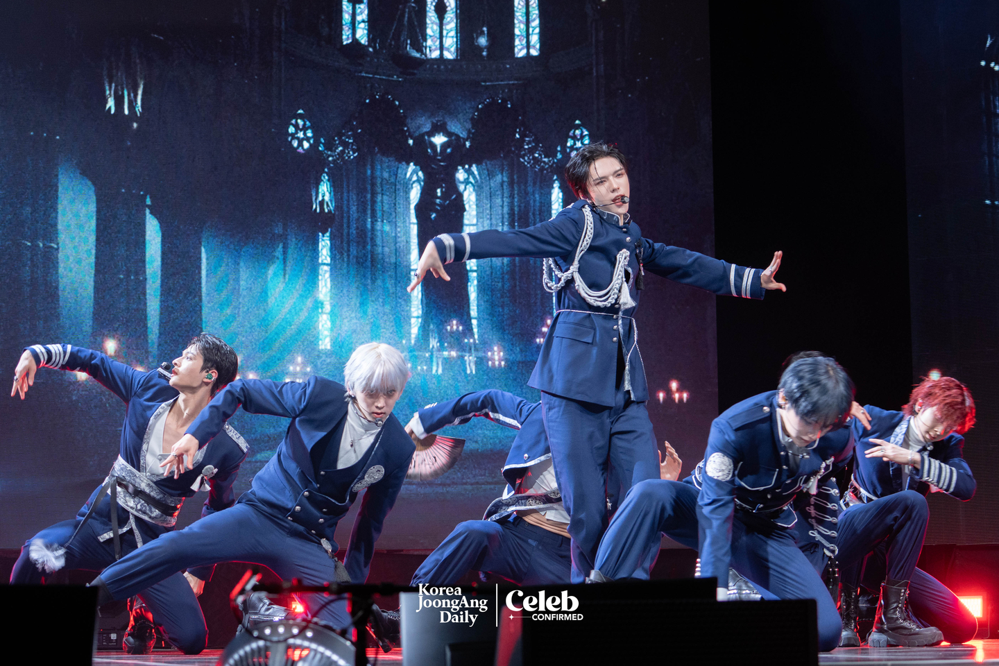 Boy band Ampers&One performs the lead track “God” during a showcase for the release of its fourth EP, “Definition,” at Nodeul Island Live House in central Seoul on April 8. [DANIELA GONZALEZ PEREZ]