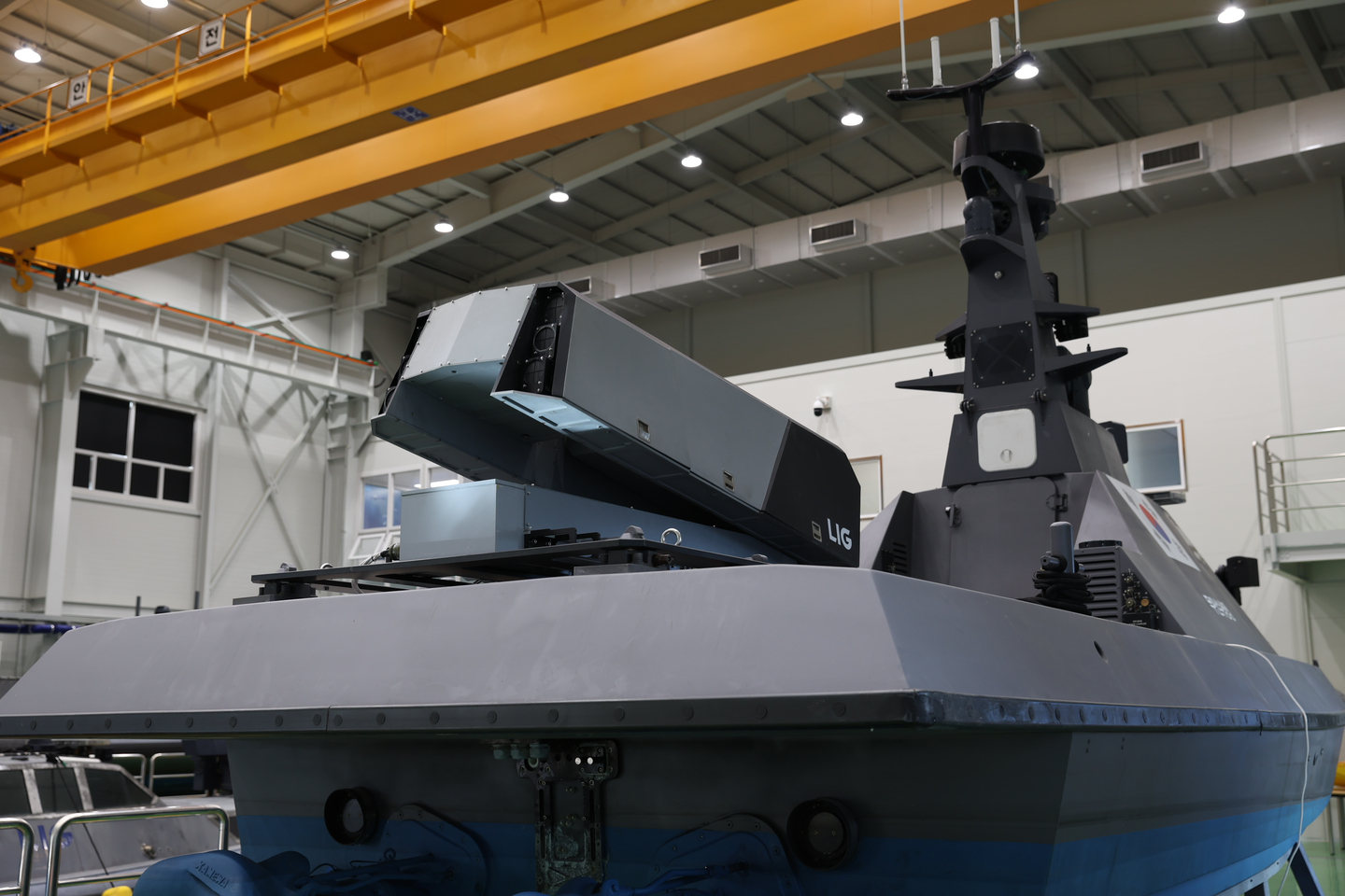 A Bigung launcher is mounted on LIG D&A’s unmanned surface vessel Haegeom-II. [LIG D&A]