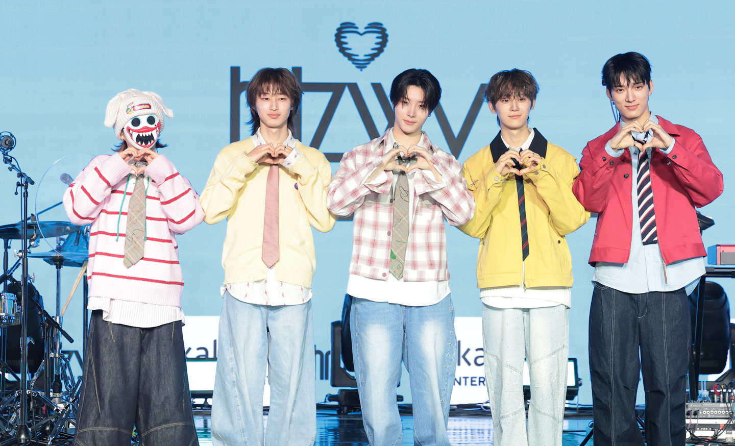 Band hrtz.wav poses for photos during a press showcase for its debut EP, ″The First Wave,″ held at Oil Tank Culture Park in western Seoul on April 8. [NEWS1]