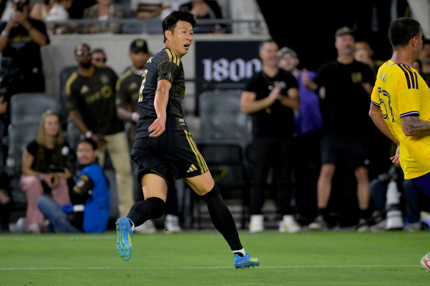 Son Heung-min of Los Angeles FC watches his shot in the second half of a match against Orlando City at BMO Stadium in Los Angeles on April 7. [REUTERS/YONHAP]
