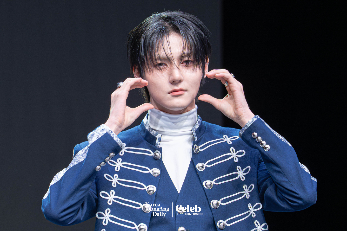 Ampers&One’s Seungmo poses for photos during a showcase for the release of the group’s fourth EP, “Definition,” at Nodeul Island Live House in central Seoul on April 8. [DANIELA GONZALEZ PEREZ]