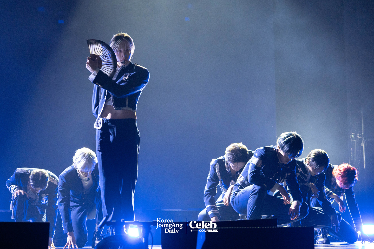Boy band Ampers&One performs the lead track “God” during a showcase for the release of its fourth EP, “Definition,” at Nodeul Island Live House in central Seoul on April 8. [DANIELA GONZALEZ PEREZ]