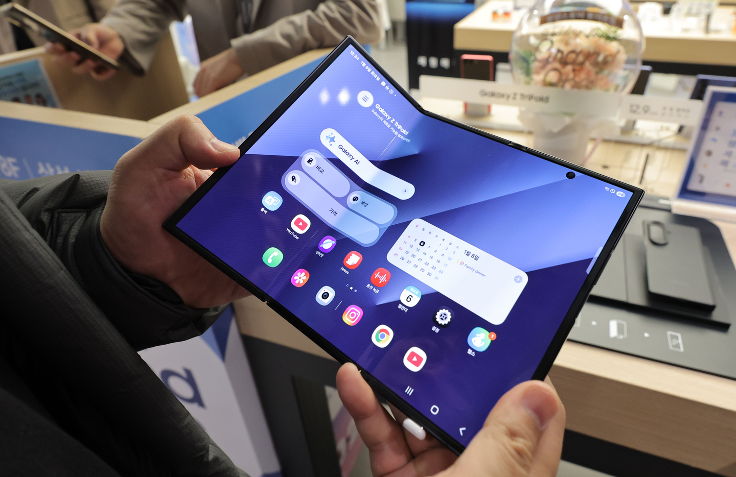 A customer examines a Samsung Galaxy Z Trifold at a store in Jung District, central Seoul, on Jan. 6. [YONHAP]