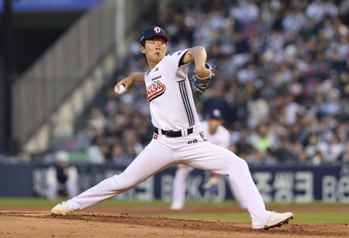 Doosan Bears starter Choi Min-seok pitches against the Kiwoom Heroes during the two clubs' KBO regular-season game at Jamsil Baseball Stadium in Seoul on April 8 in this photo provided by the Bears. [YONHAP] 