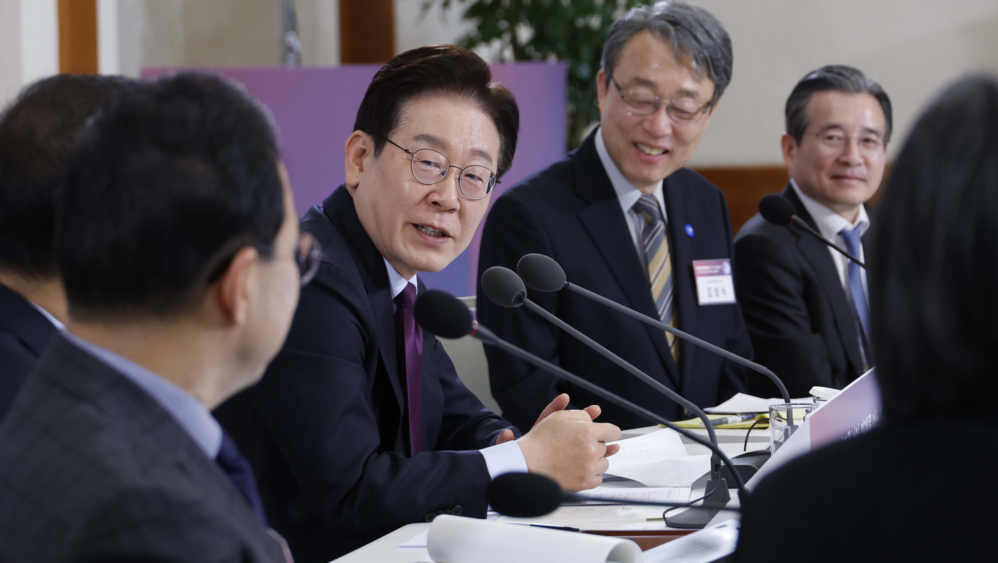 President Lee Jae Myung speaks at the Blue House in Jongno District, central Seoul, on April 9. [JOINT PRESS CORPS]