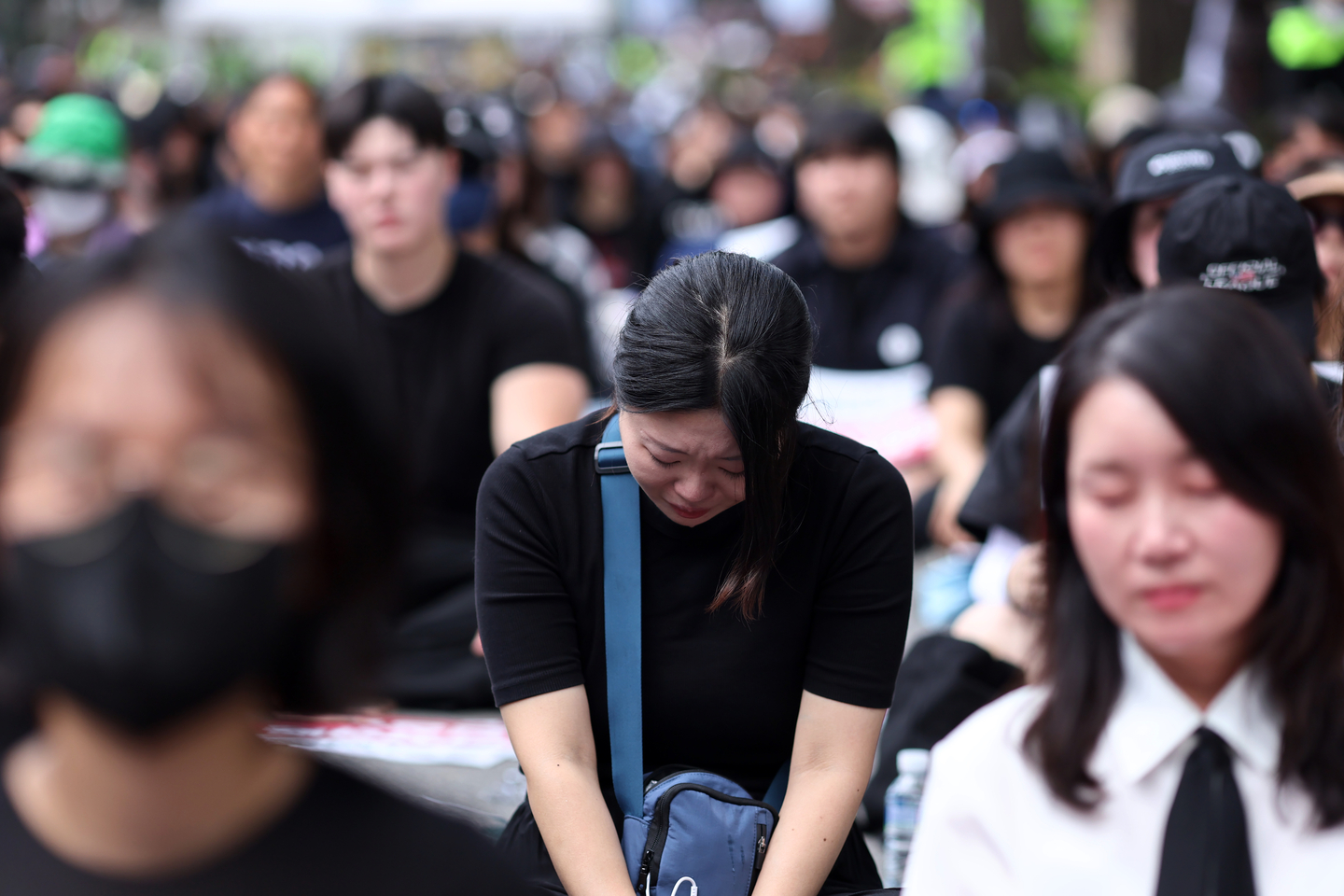 Teachers mourn the death of a fellow teacher at a rally calling for better protection of teachers' rights near the central government complex in central Seoul on June 14, 2025. [YONHAP] 