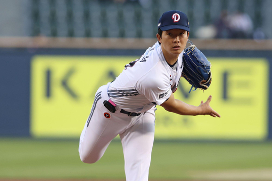 Doosan Bears starter Choi Min-seok pitches against the Kiwoom Heroes during the two clubs' KBO regular-season game at Jamsil Baseball Stadium in Seoul on April 8 in this photo provided by the Bears. [YONHAP]