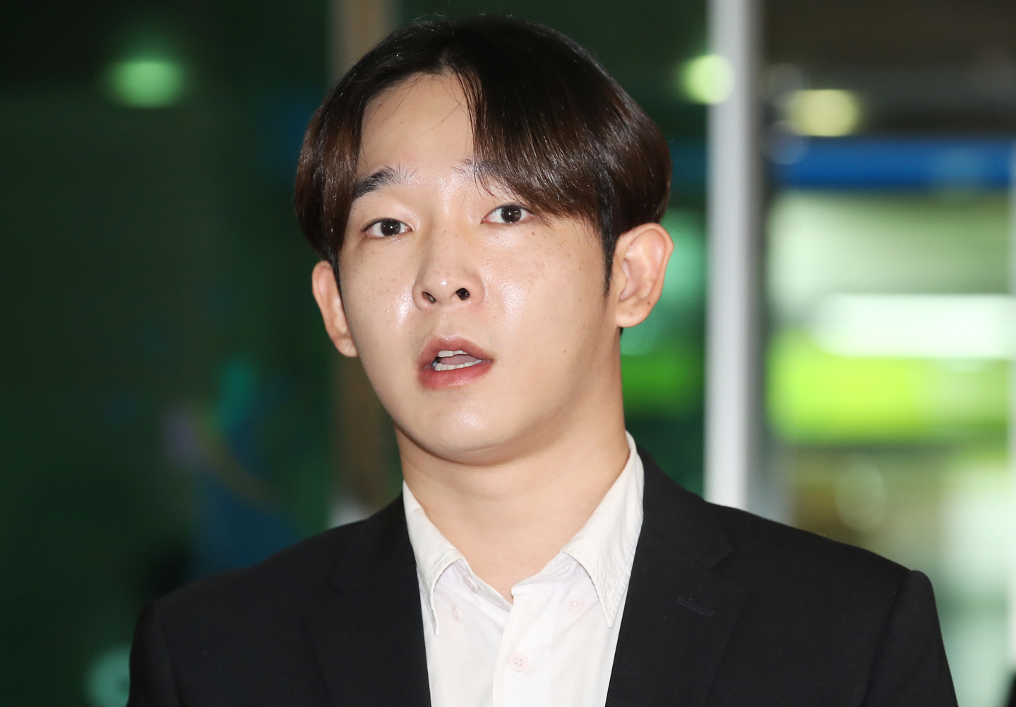 Former member of boy band Winner Nam Tae-hyun speaks to reporters as he leaves the Seoul Western District Court after a hearing on charges of violating the Narcotics Control Act on Oct. 19, 2023. [NEWS1]