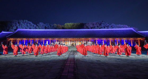 A Jongmyo ancestral ritual is performed in the evening on April 30, 2025. [YONHAP]