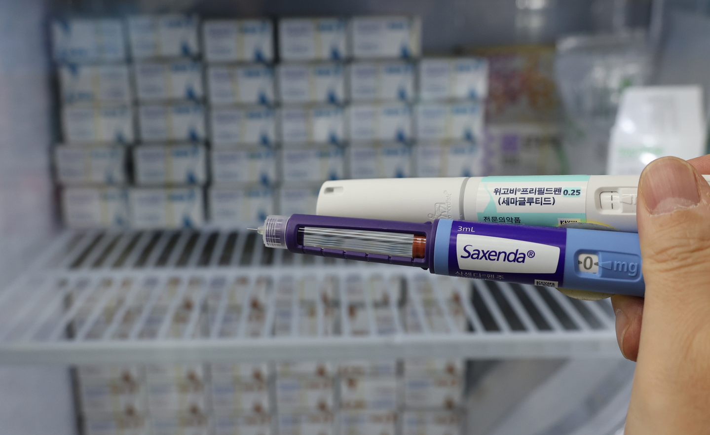 The photo shows prescription obesity treatment drugs Wegovy and Saxenda sold at a pharmacy in Jongno, Seoul. [YONHAP]