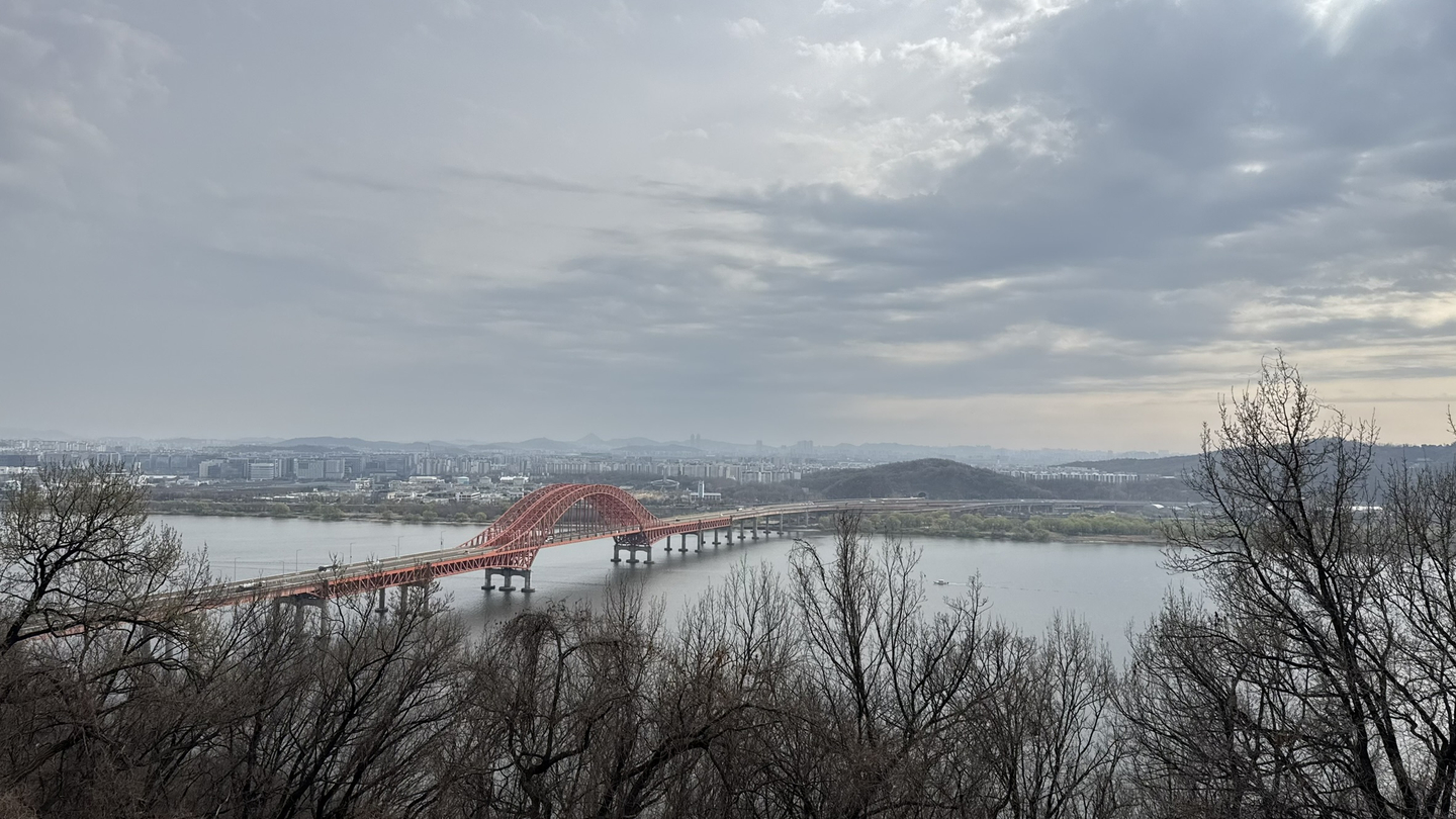 A view of the Han River from Haengjusanseong Fortress [WOO JI-WON]
