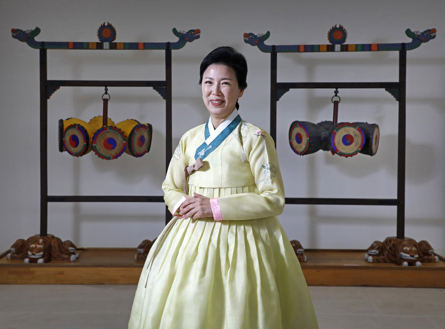 Yu Ji-suk, art director of National Gugak Center's folk orchestra, poses for a photo at the National Gugak Center in southern Seoul on March 31. [PARK SANG-MOON]