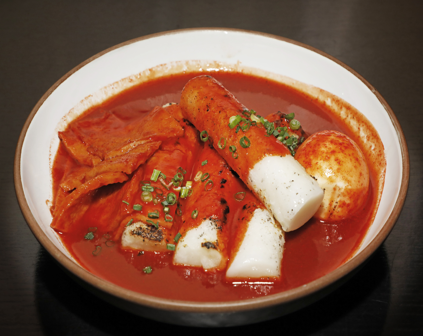 Kyochon Pilbang's "tteokbokki" (spicy rice cake) is displayed in the flagship store of one of Korea's biggest chicken franchises, located in Itaewon, central Seoul, on April 7. [PARK SANG-MOON]