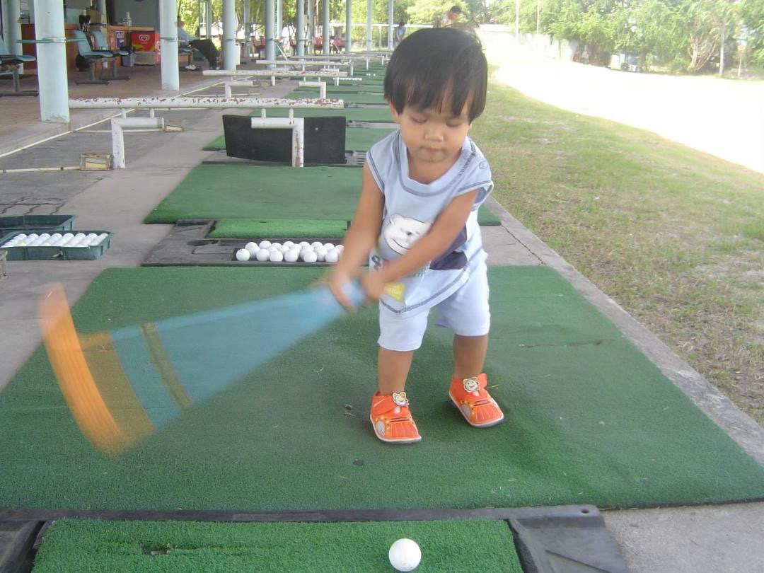 Pongsapak Laopakdee swings at the range as a toddler. [PETER LAOPAKDEE]