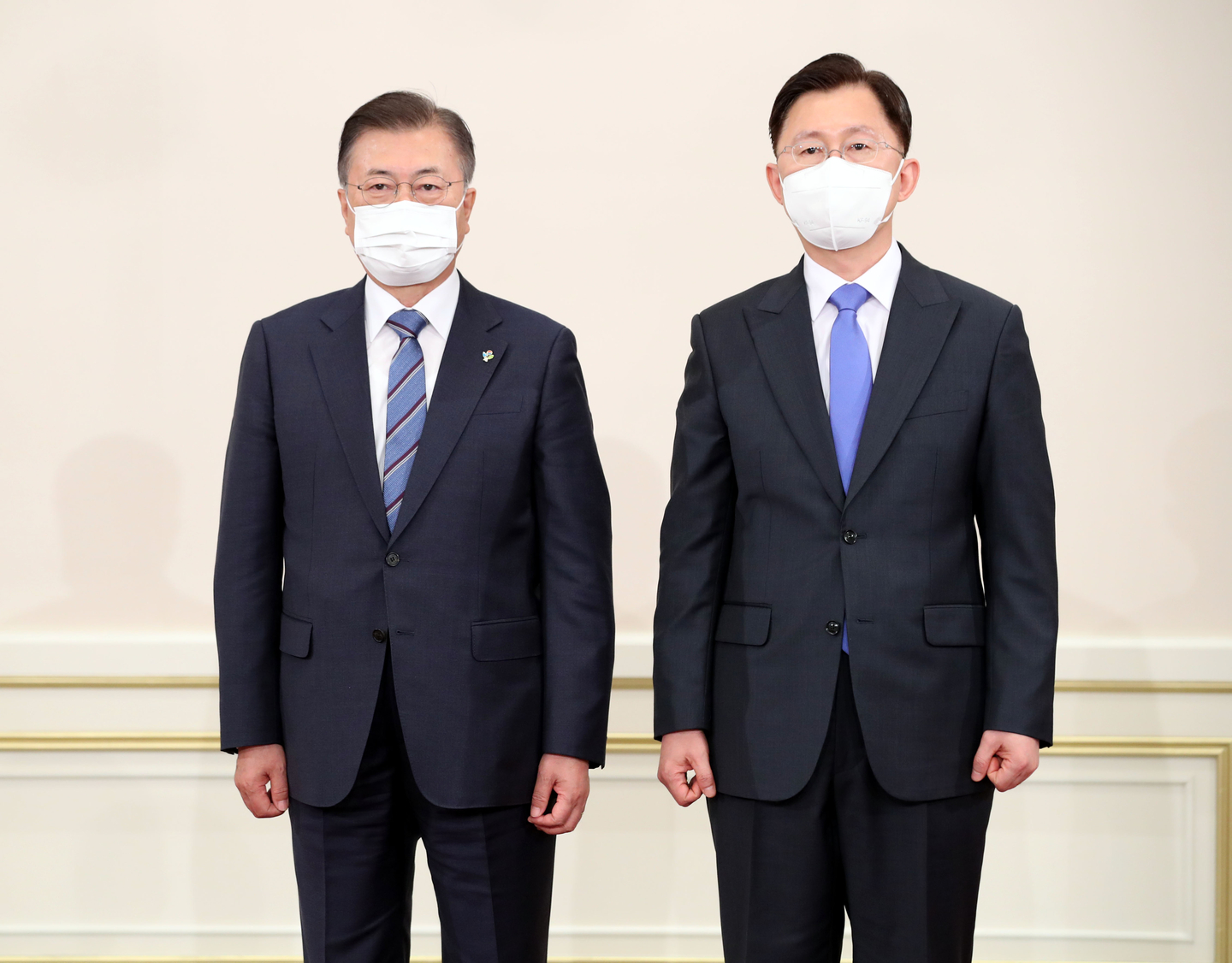 Then-President Moon Jae-in, left, poses for a photograph with Chung Byung-ha, who was appointed as a Korean ambassador to Kuwait, at the Blue House in central Seoul on June 2021. [JOINT PRESS CORPS]