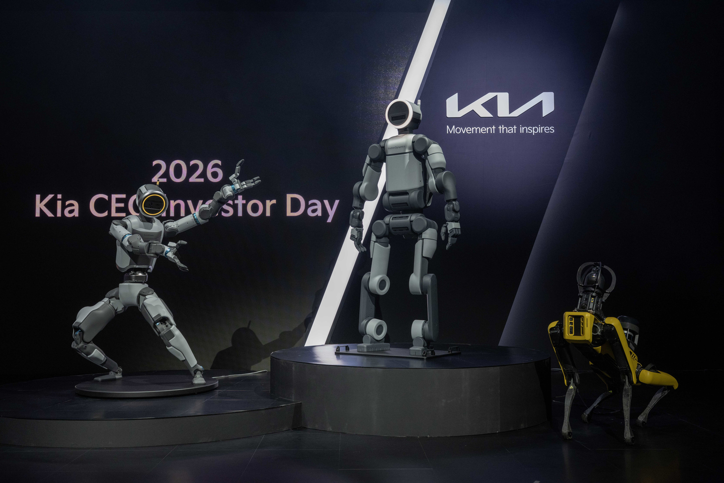 Boston Dynamics’ next-generation humanoid robot Atlas and quadruped robot Spot are displayed at the 2026 Kia Investor Day held at the Shilla Hotel, Jung District, central Seoul, on April 9. [HYUNDAI MOTORS/KIA]