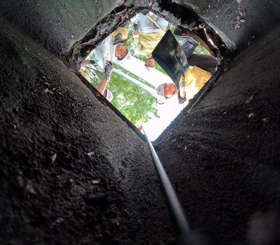 Officials carry out storm drain cleaning work in a residential area in Gunpo, Gyeonggi, in May 2025. [YONHAP] 