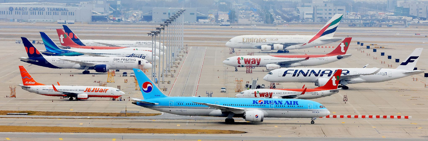 Planes are parked at Incheon International Airport on April 1. [NEWS1] 