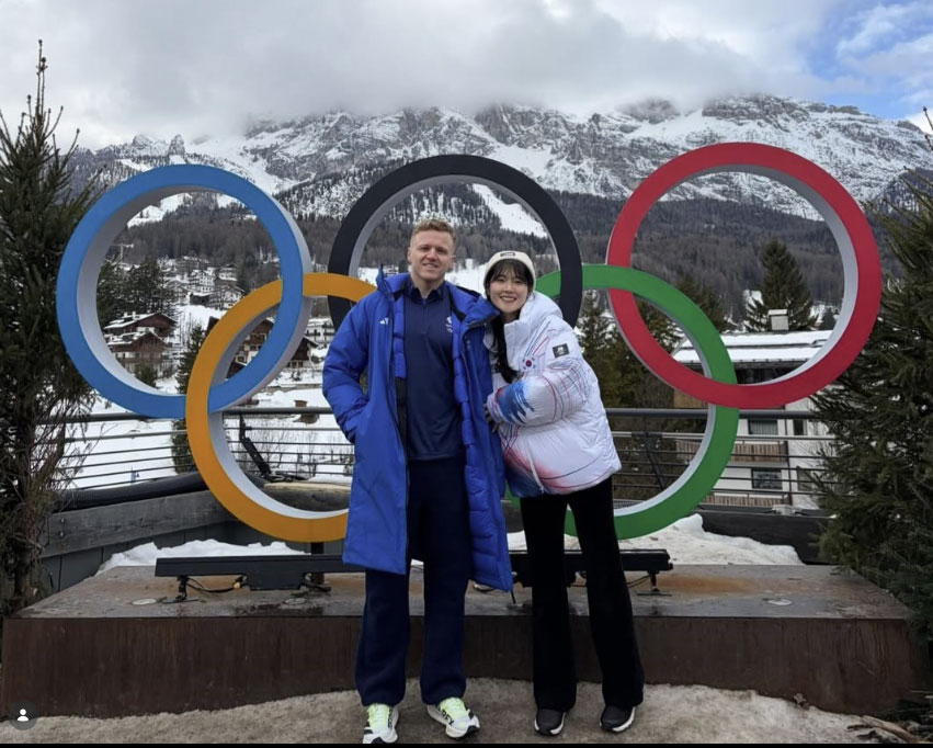 Bobby Lammie, left, and Seol Ye-eun pose for a photo in front of the Olympic rings during the 2026 Milan-Cortina Winter Olympics, which Seol posted on her Instagram account on Feb. 23. [SCREEN CAPTURE]