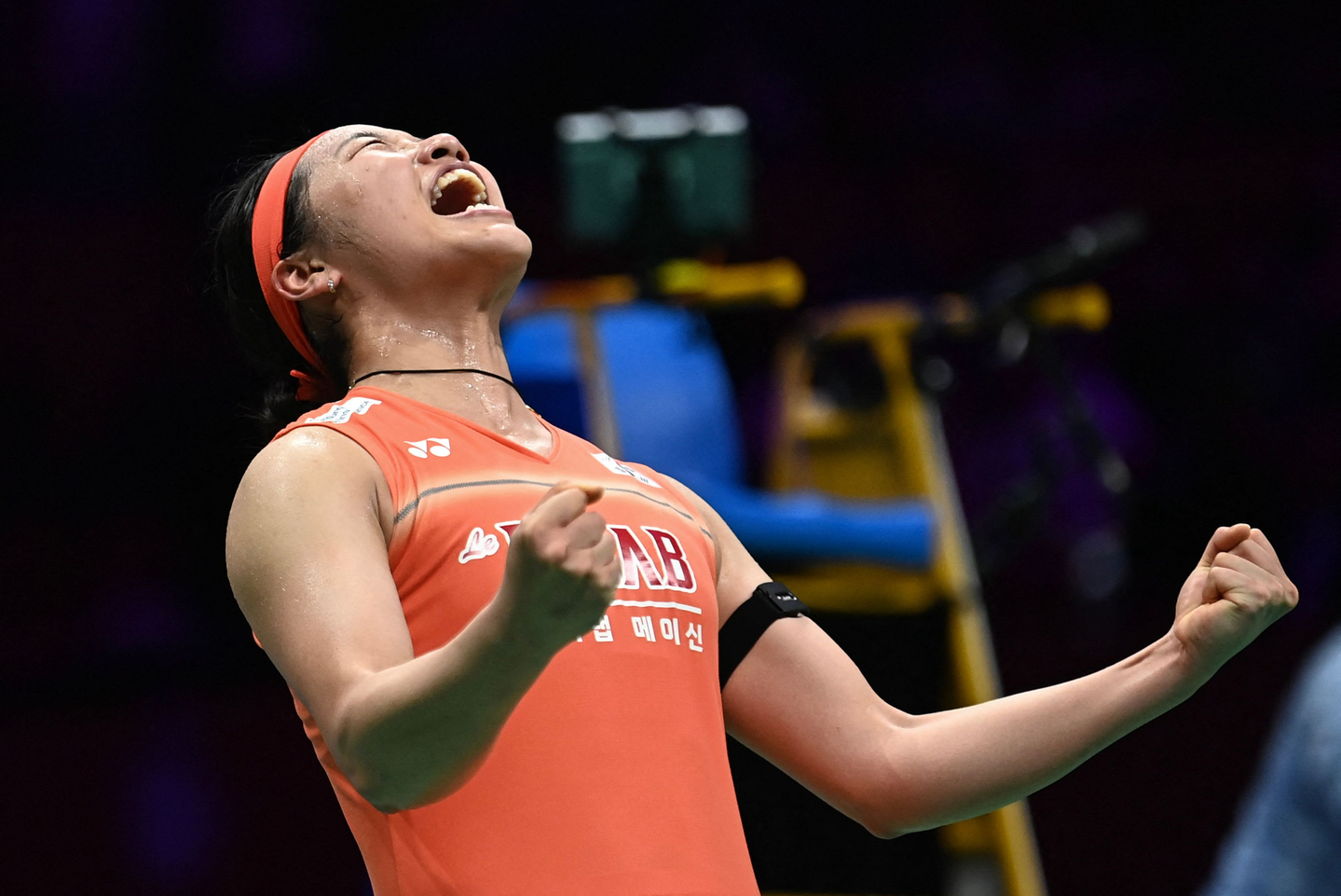 Korea's An Se-young celebrates after defeating China's Wang Zhiyi in the women's singles final match at the Badminton Asia Championship in Ningbo, eastern China, on April 12. [AFP/YONHAP]
