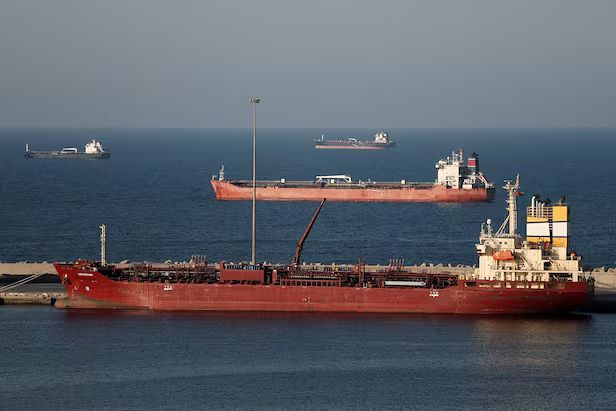 Oil tankers are anchored off the coast of Muscat, Oman, on March 7 after Iran blocked the Strait of Hormuz. [REUTERS/YONHAP] 