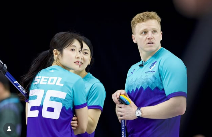 Seol Ye-eun, left, and Bobby Lammie play on the same team at a Rock League tournament held on April 13 in Toronto, Canada. [SCREEN CAPTURE]