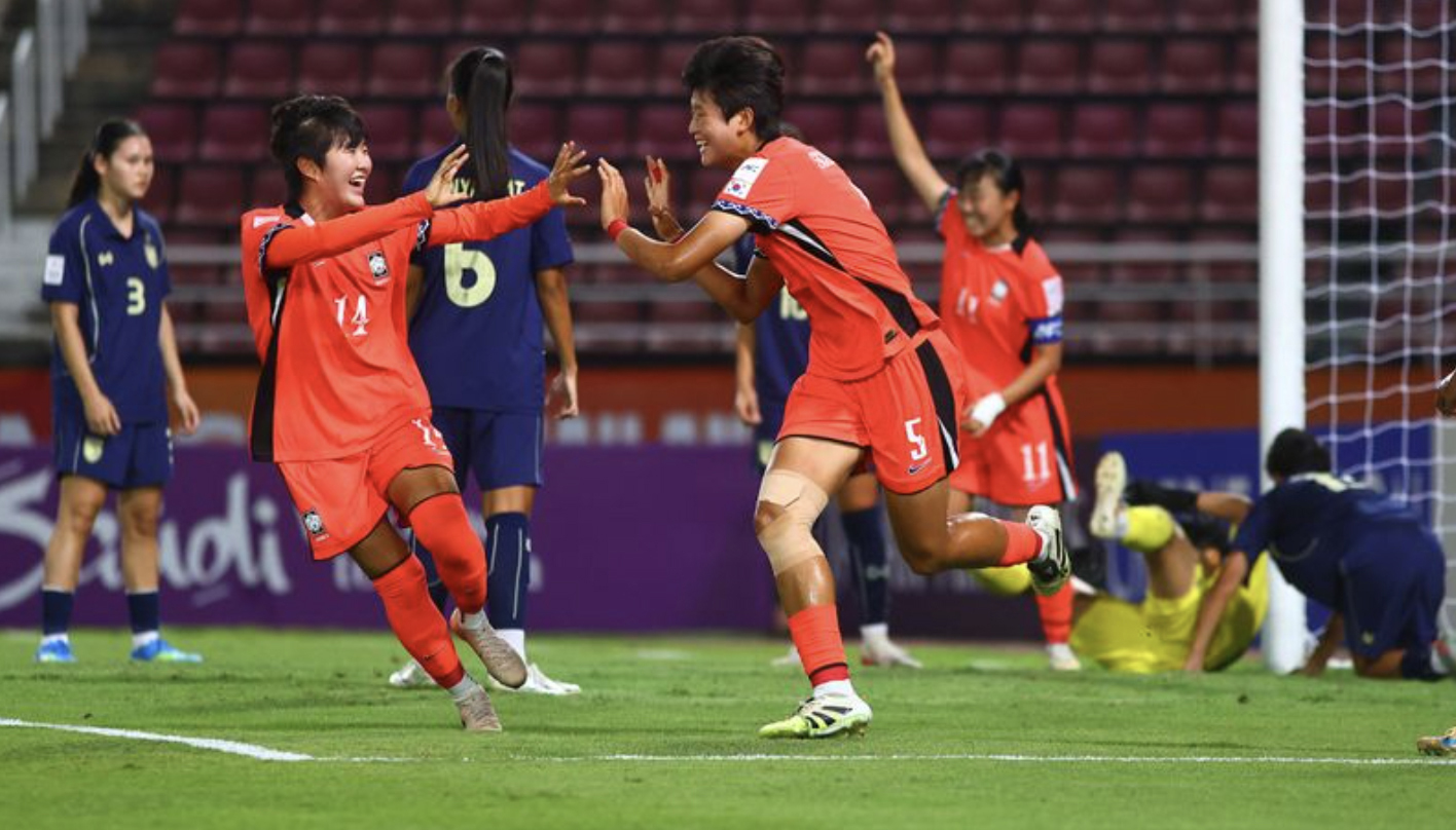 South Korean players cheer after scoring a goal during their quarterfinal match against Thailand in the 2026 AFC U-20 Women's Asian Cup at Thammasat Stadium in Thailand on April 12. [NEWS1] 