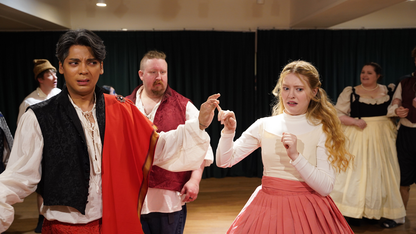 Actor Jonathan Tommy as Tranio, left, and actor Torin Horvik as Bianca in ″The Taming of the Shrew,″ a production by the Seoul Shakespeare Company [CHARLIE WRIGHT/MELINA WRIGHT]