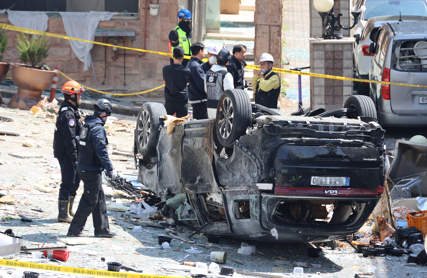 A car is overturned following an LPG explosion in Cheongju, North Chungcheong, on April 13. [YONHAP]