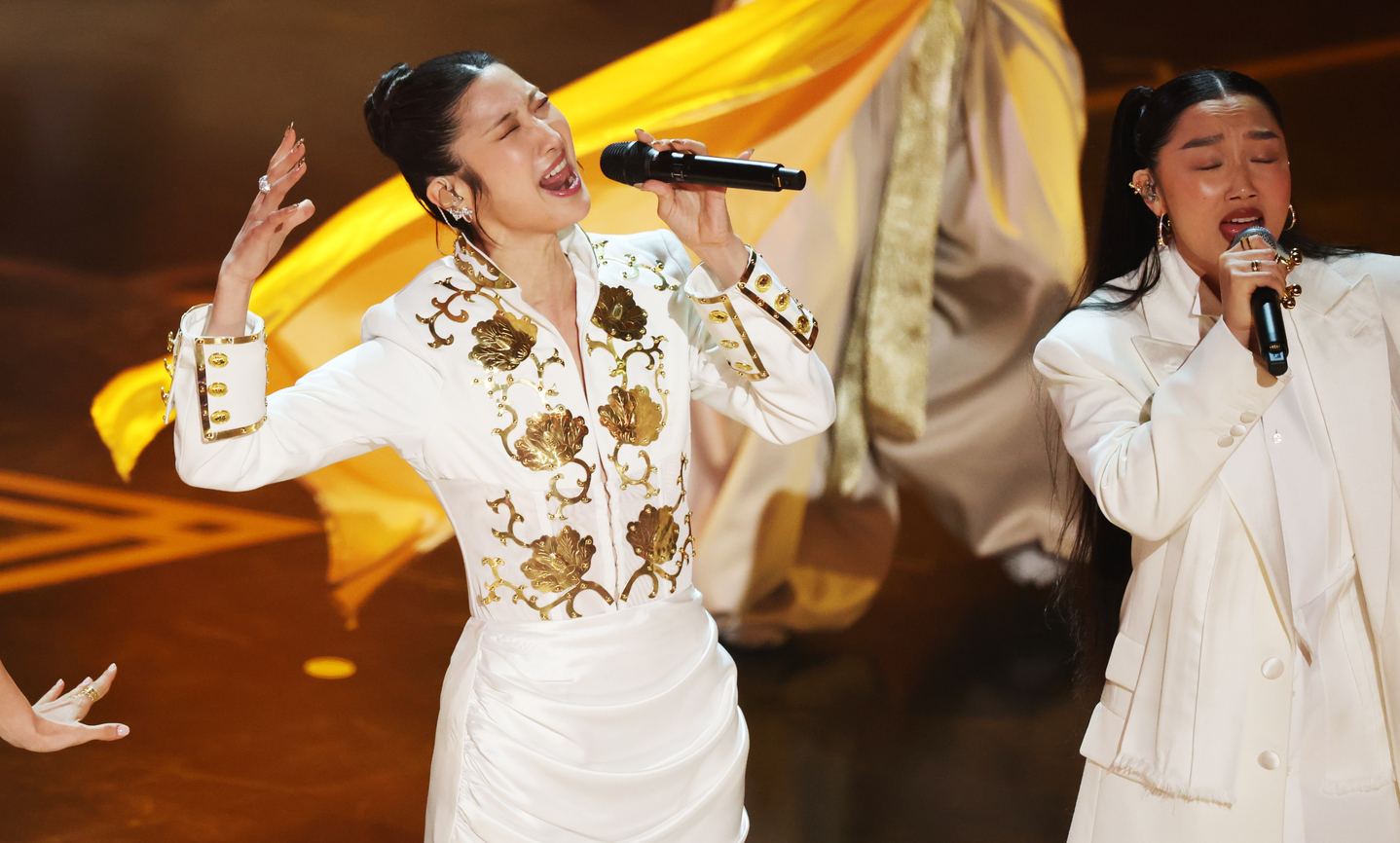 EJAE, left, and Audrey Nuna perform ″Golden″ (2025) from ″KPop Demon Hunters″ (2025) during the 98th annual Academy Awards ceremony at the Dolby Theatre in Los Angeles on March 15. [EPA/YONHAP]
