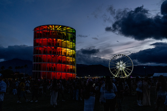 Festivalgoers are seen during the first weekend of Coachella Valley Music and Arts Festival on April 12, in Indio, California. [AP/YONHAP]