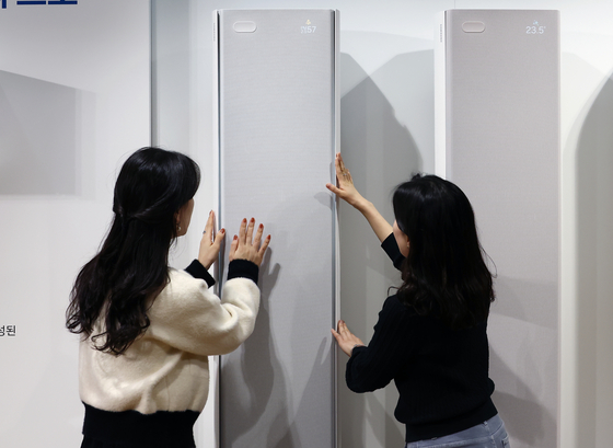 Samsung's new Bespoke AI air conditioners are on display at the Samsung R&D Campus in southern Seoul on Feb. 5. [NEWS1] 