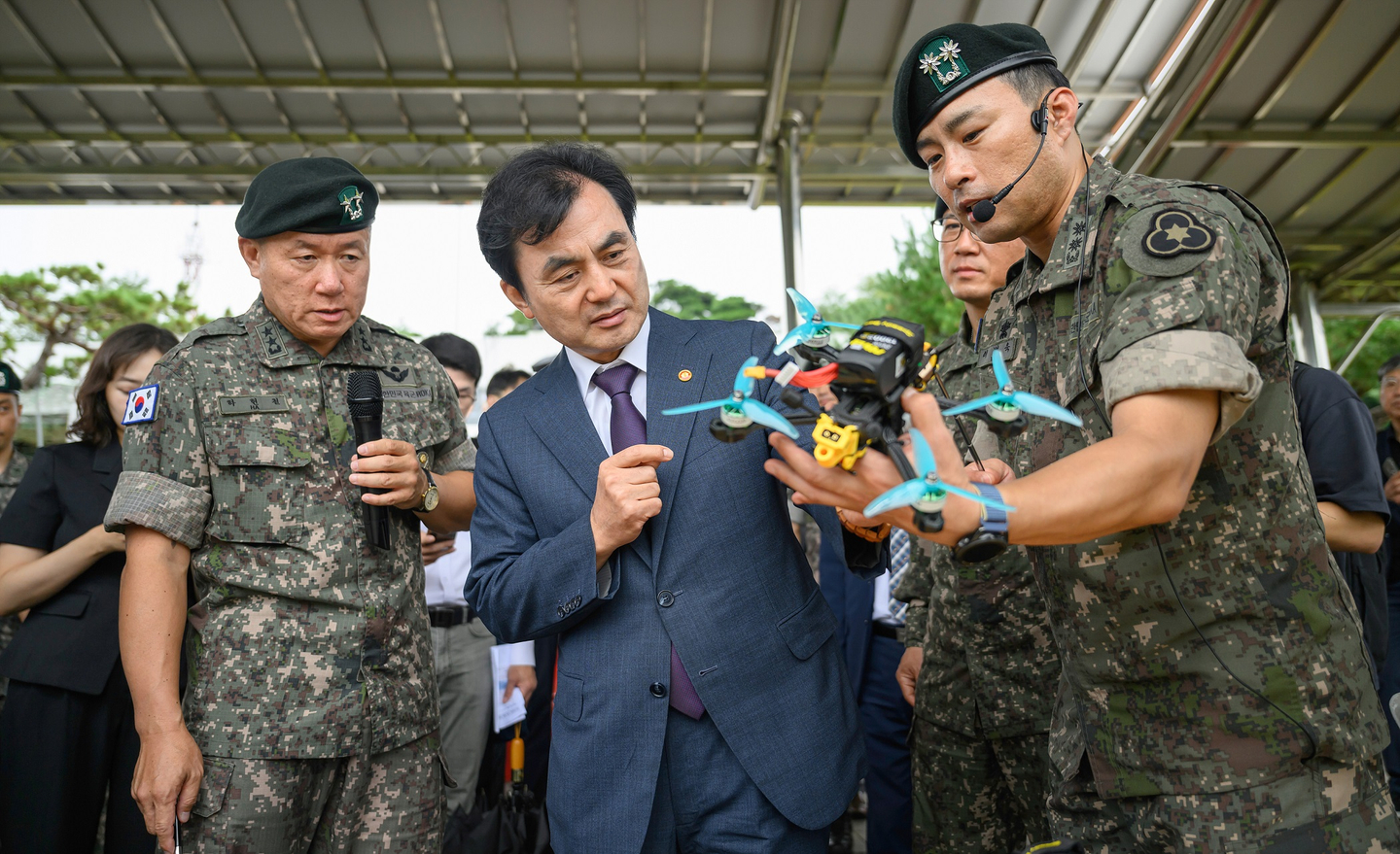 Defense Minister Ahn Gyu-back, center, listens to an explanation about small-sized drones from a soldier at a military camp in Gangwon in September 2025. [NEWS1] 