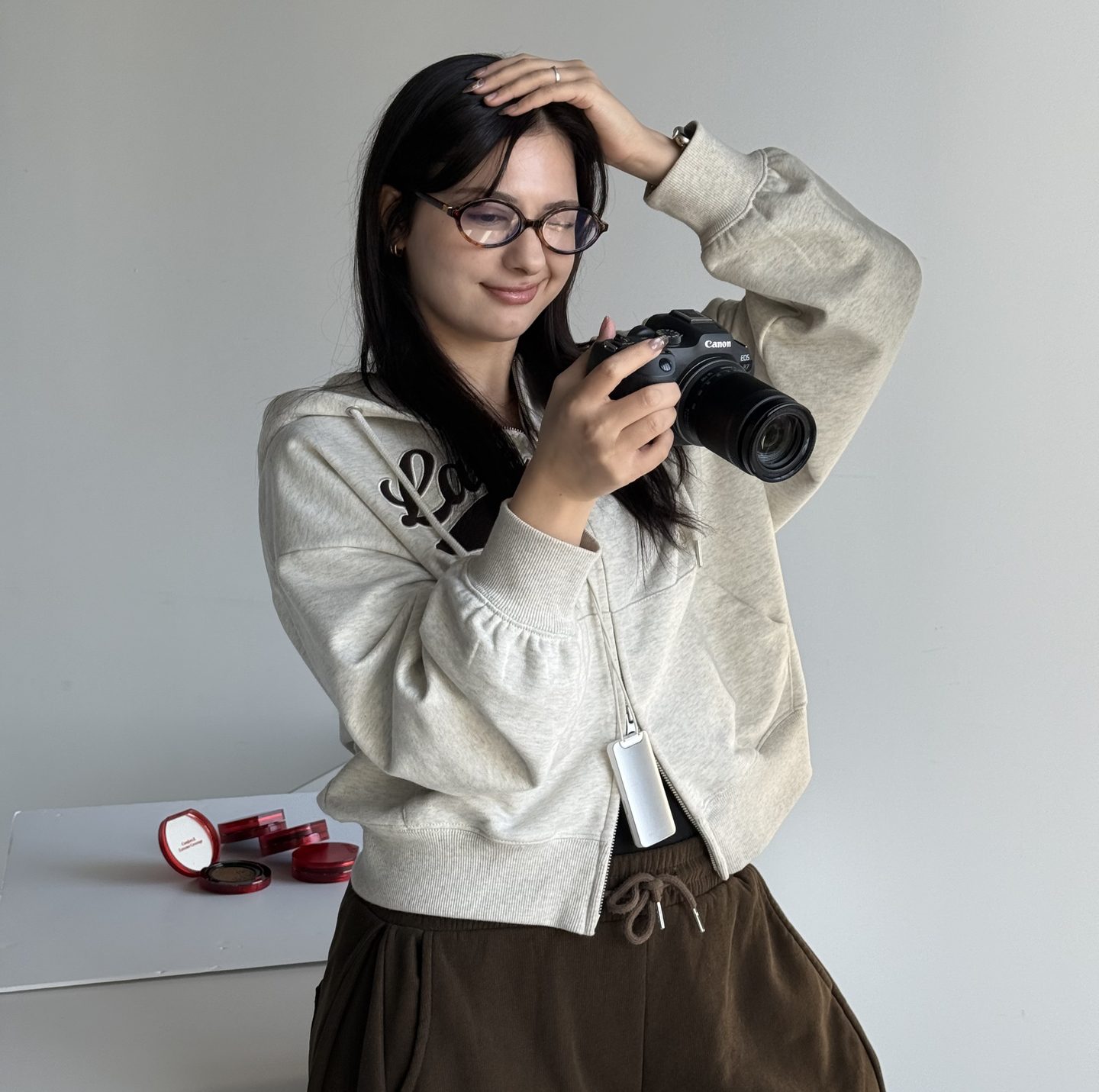 Zeynep Erkal poses for a photo during a promotional shoot for cosmetics brand Espoir. [ZEYNEP ERKAL]