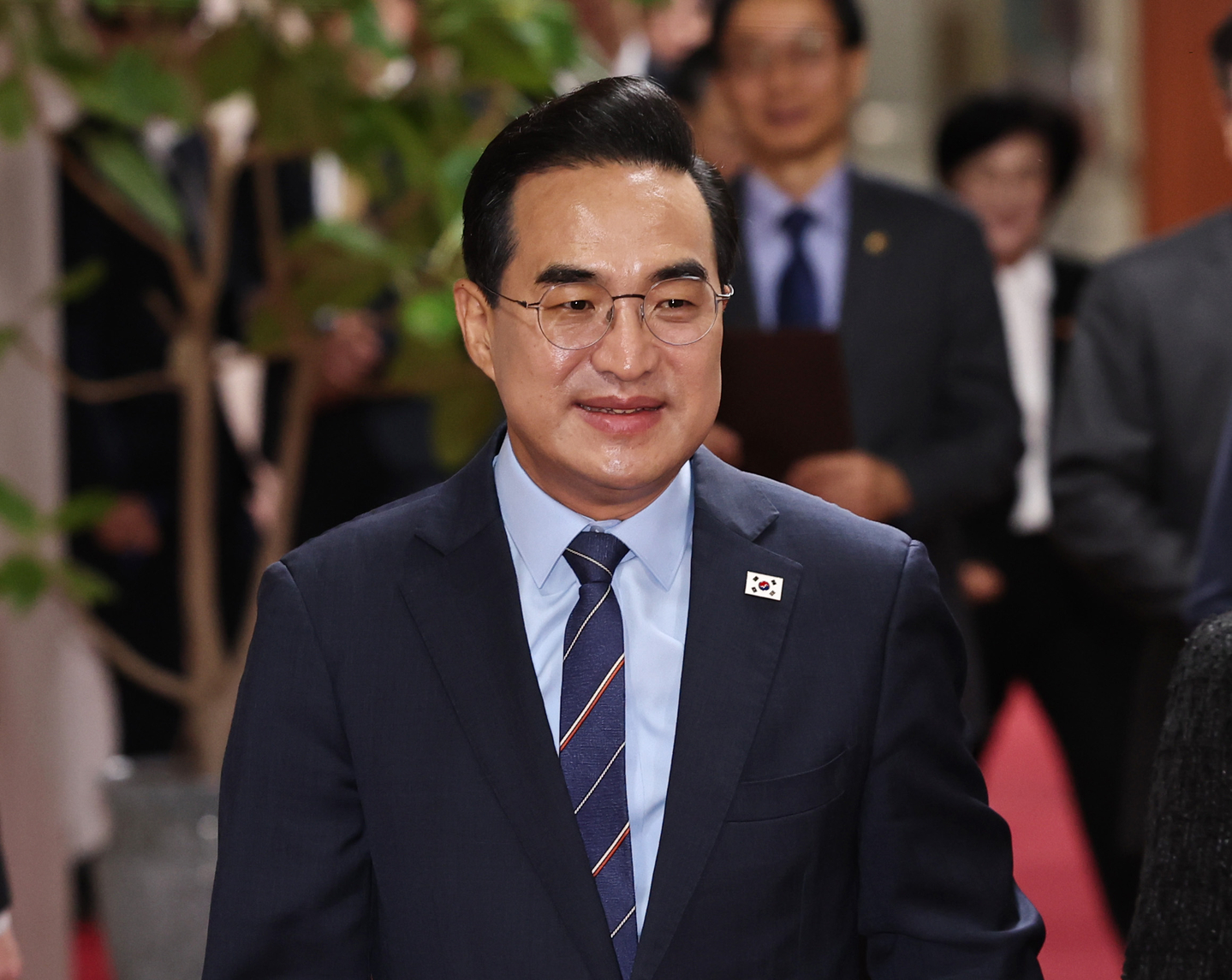Park Hong-Keun, Minister of Planning and Budget, attends an extraordinary Cabinet meeting at the Government Complex Seoul in Jongno District, Seoul, on April 11. [NEWS1]