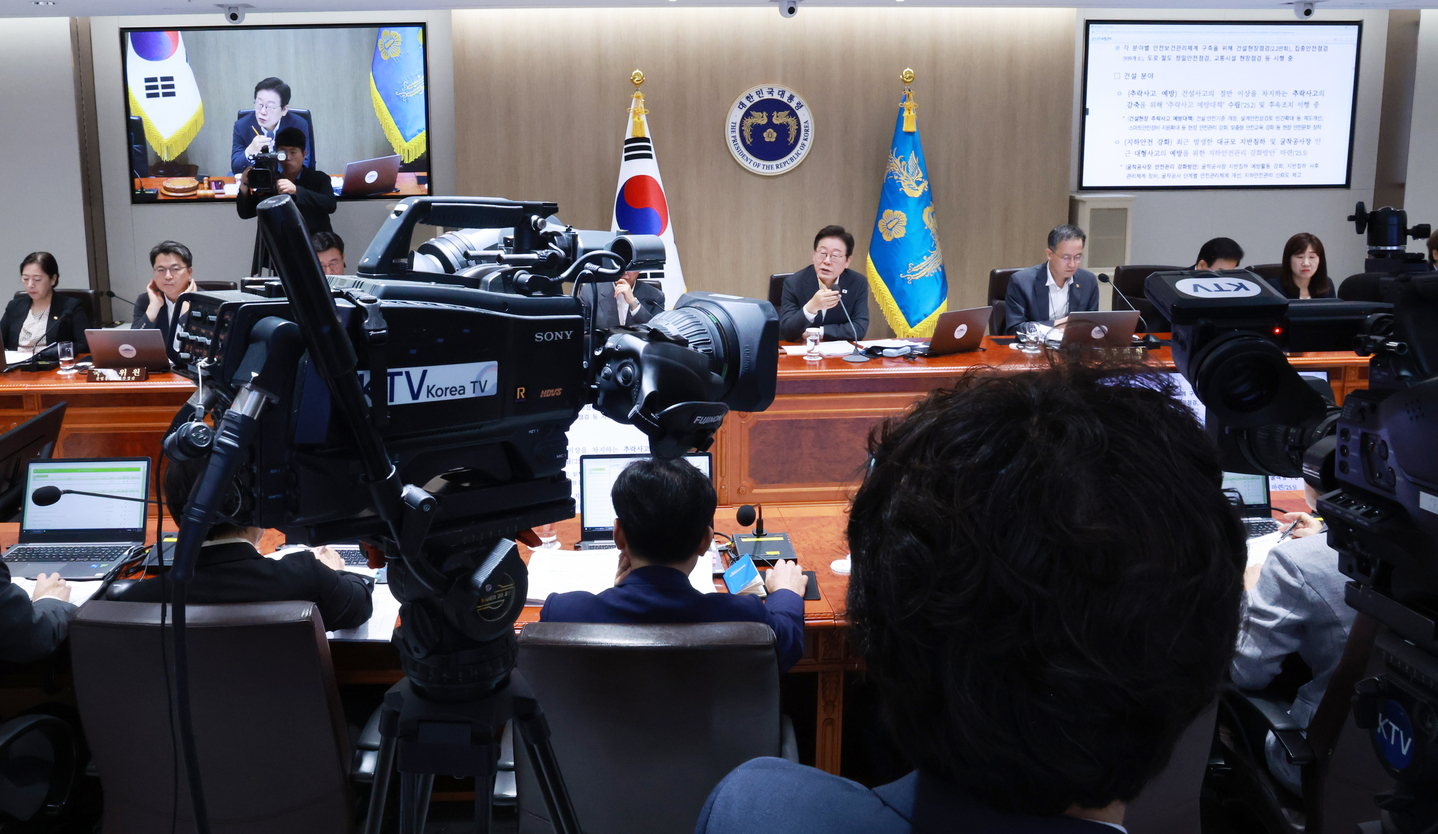 President Lee Jae Myung presides over a Cabinet meeting at the presidential office in Yongsan, Seoul, on July 29, 2025, early in his term. The meeting was broadcast live on KTV. He has since continued to hold Cabinet meetings and state briefings live and has actively communicated through social media. [YONHAP]