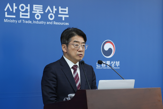 Yang Ki-wook, director-general for industry, trade and resource security at the Ministry of Trade, Industry and Energy, speaks about Korea's crude oil market supply conditions at a press briefing at the Sejong government complex on March 31. [NEWS1] 