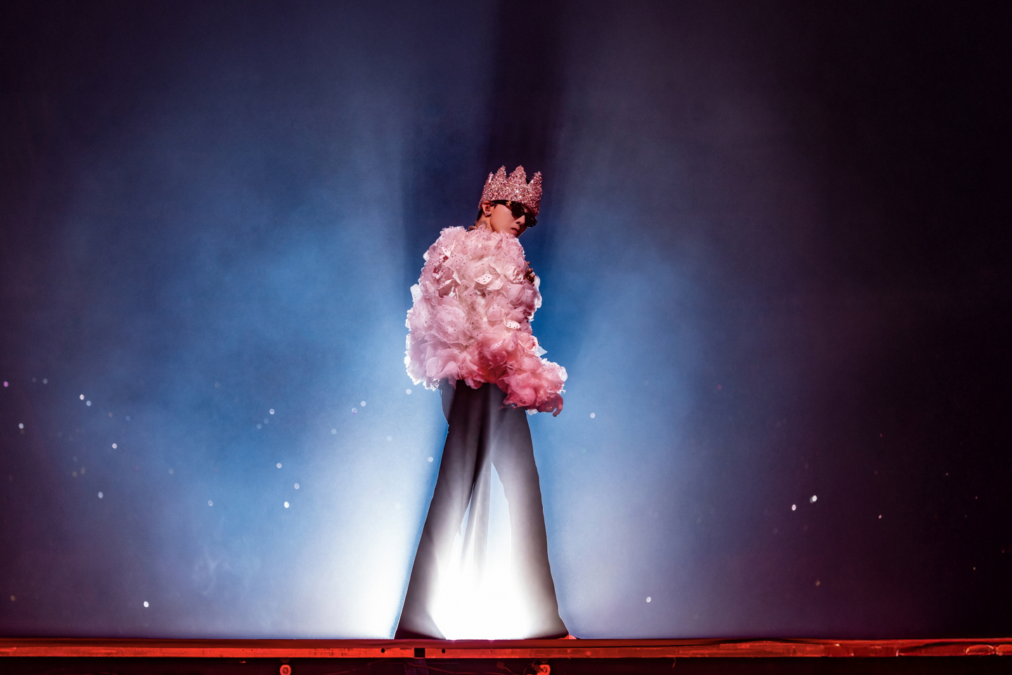 Singer G-Dragon performs during a concert as part of his ″Übermensch″ tour at Gocheok Sky Dome in Guro District, southern Seoul, on Dec. 14, 2025. [GALAXY CORPORATION]